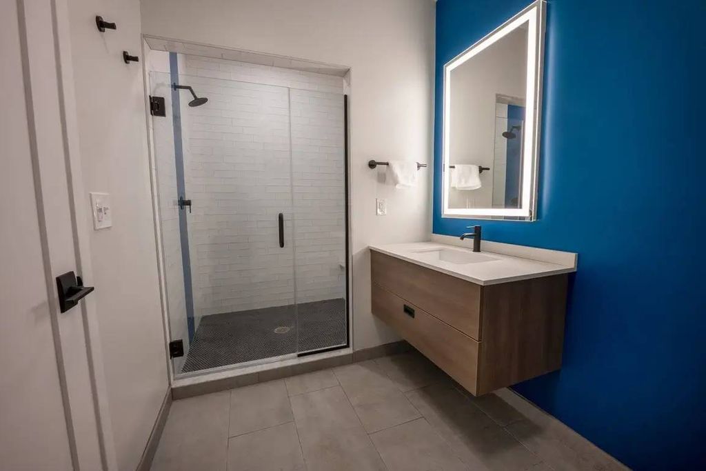 En-suite bathroom at Paramount Wellness Retreat